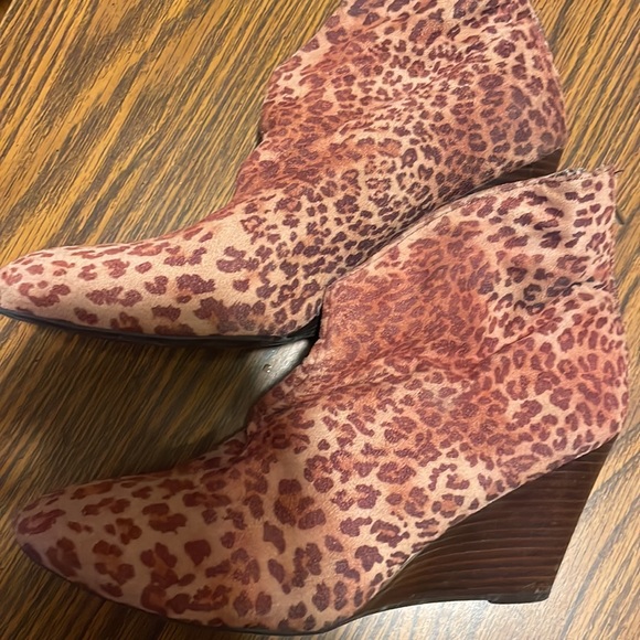 Woman’s leapoard print ankle boots never wore impo stretch size 9 - Picture 3 of 6